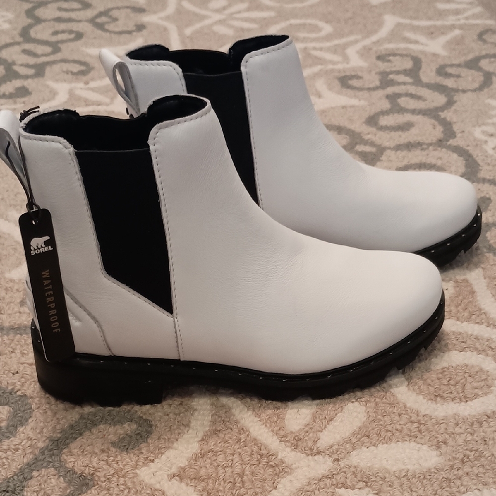 Sorel White and Black Chelsea Waterproof Boots